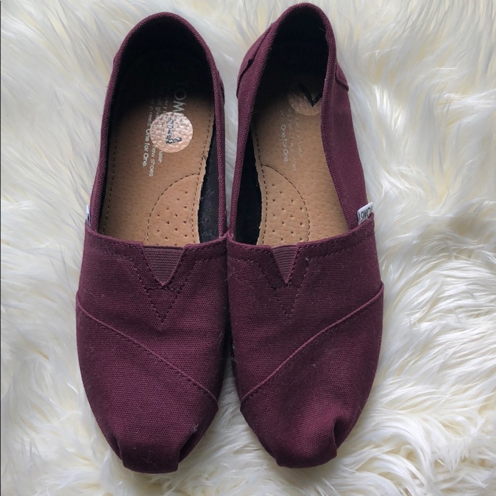 Toms size 7 slip on/loafers. Excellent condition